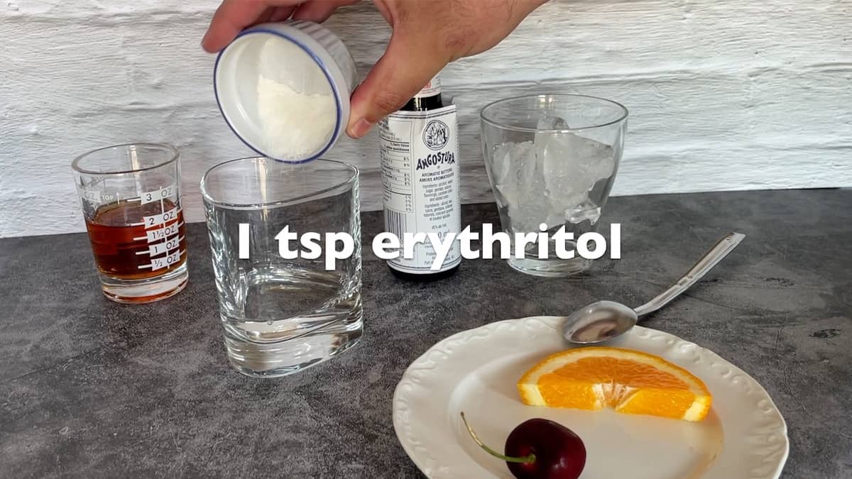 adding erythritol to warm water