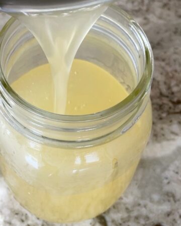 pouring simple syrup into mason jar