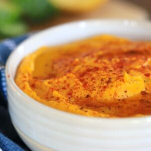 bowl of kabocha hummus topped with paprika and olive oil