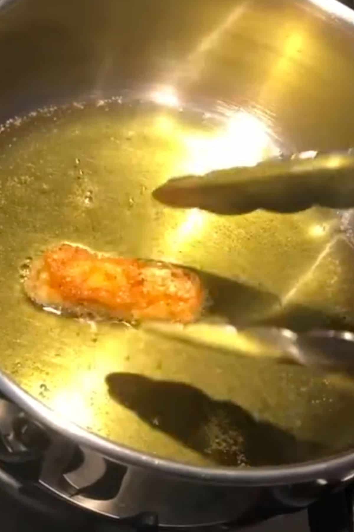 frying a keto halloumi fry in oil.