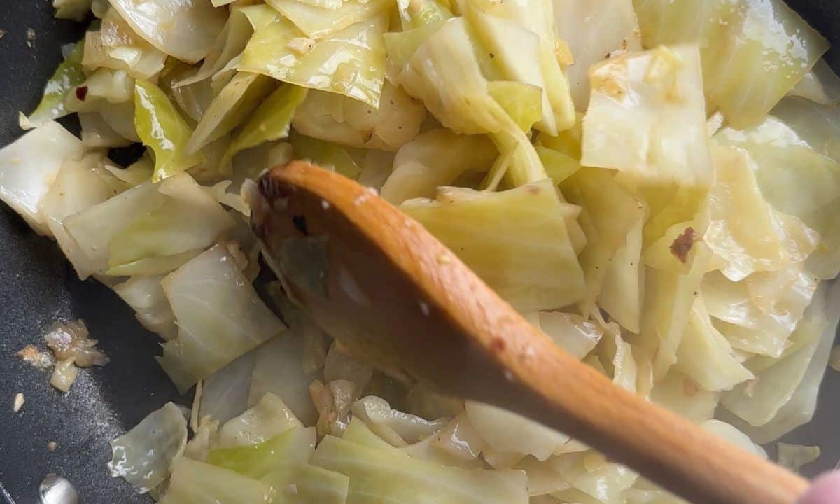 Frying the cabbage in the skillet.