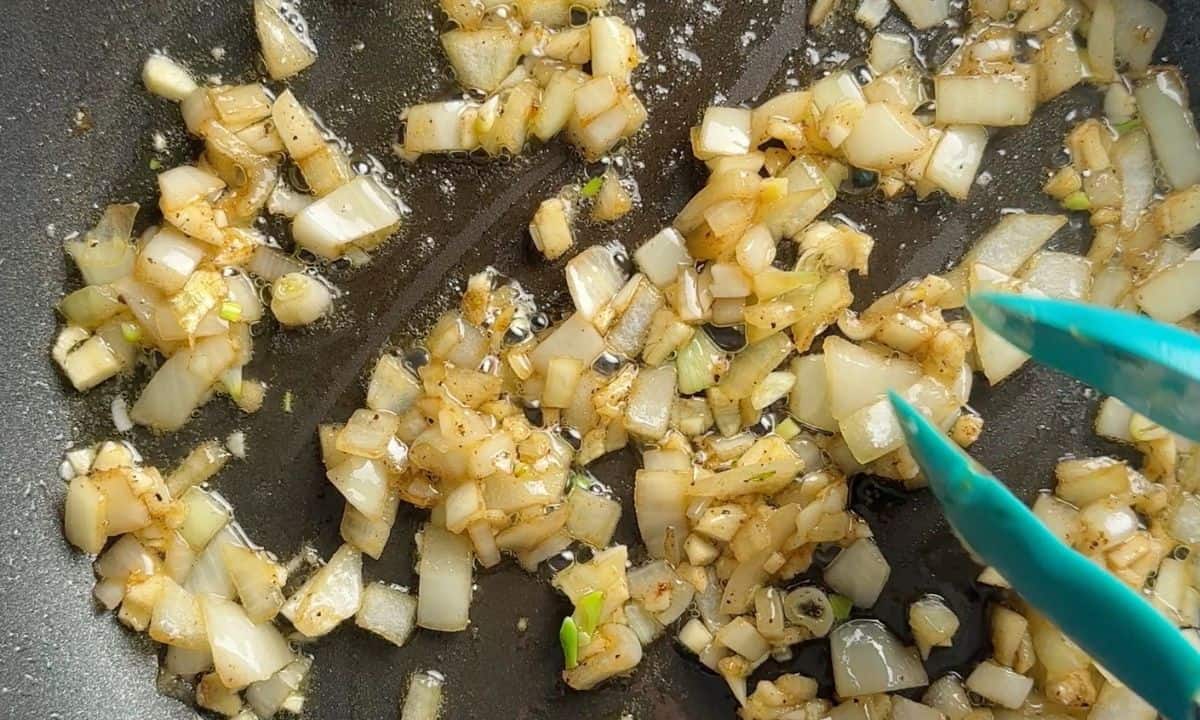 Frying the onions and garlic in the skillet.