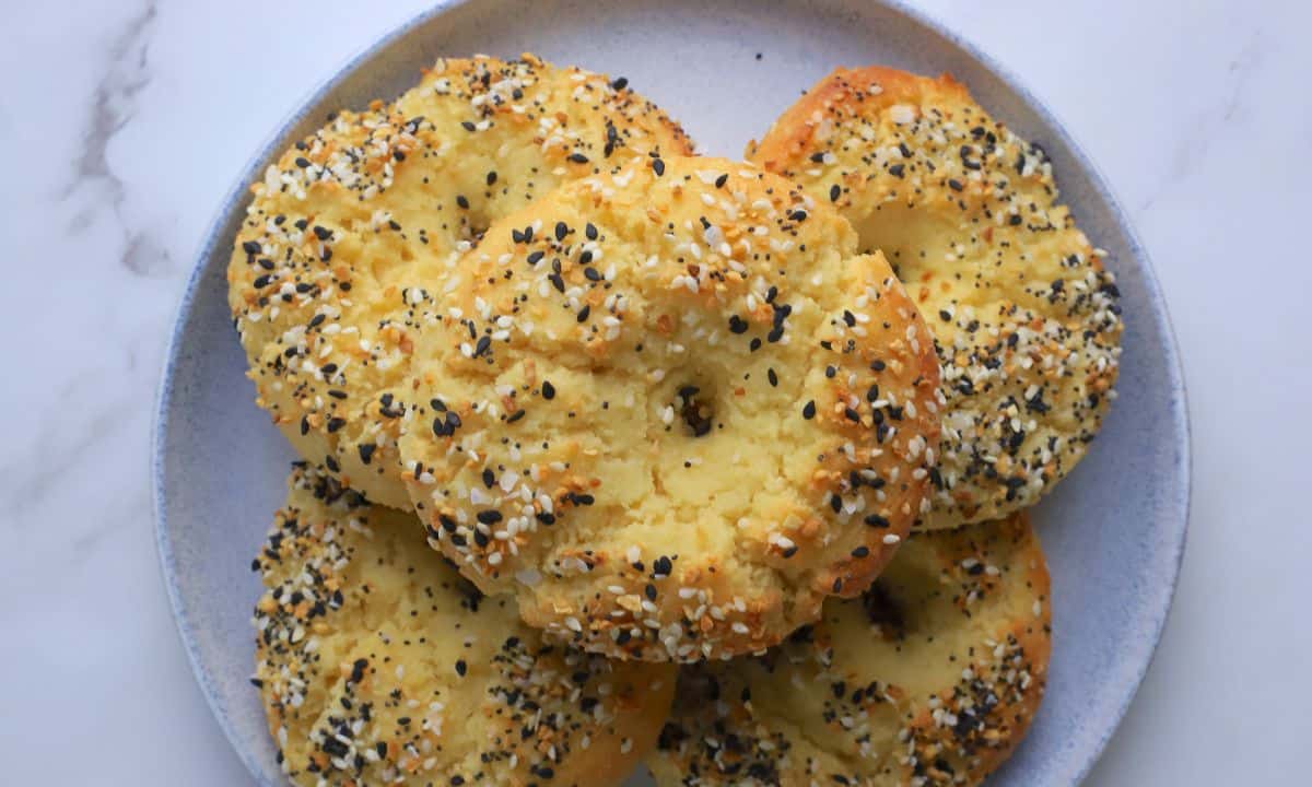 High protein cottage cheese low carb bagels on a plate.