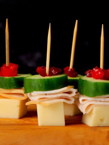 Turkey cranberry skewers appetizers on a cutting board.
