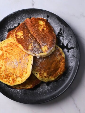 Cottage cheese pancakes on a plate.