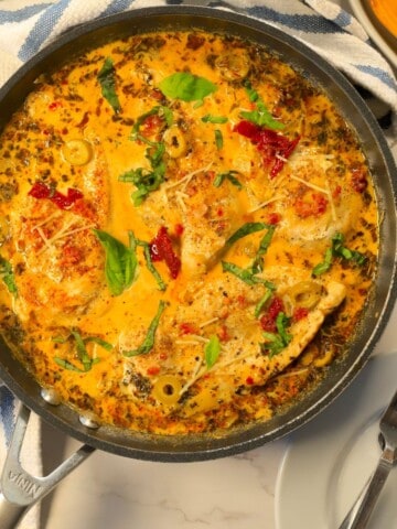 Low carb marry me chicken in the pan.