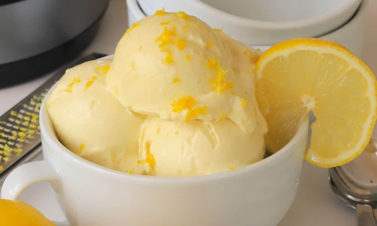 Low carb lemon ice cream in a bowl with a lemon slice.
